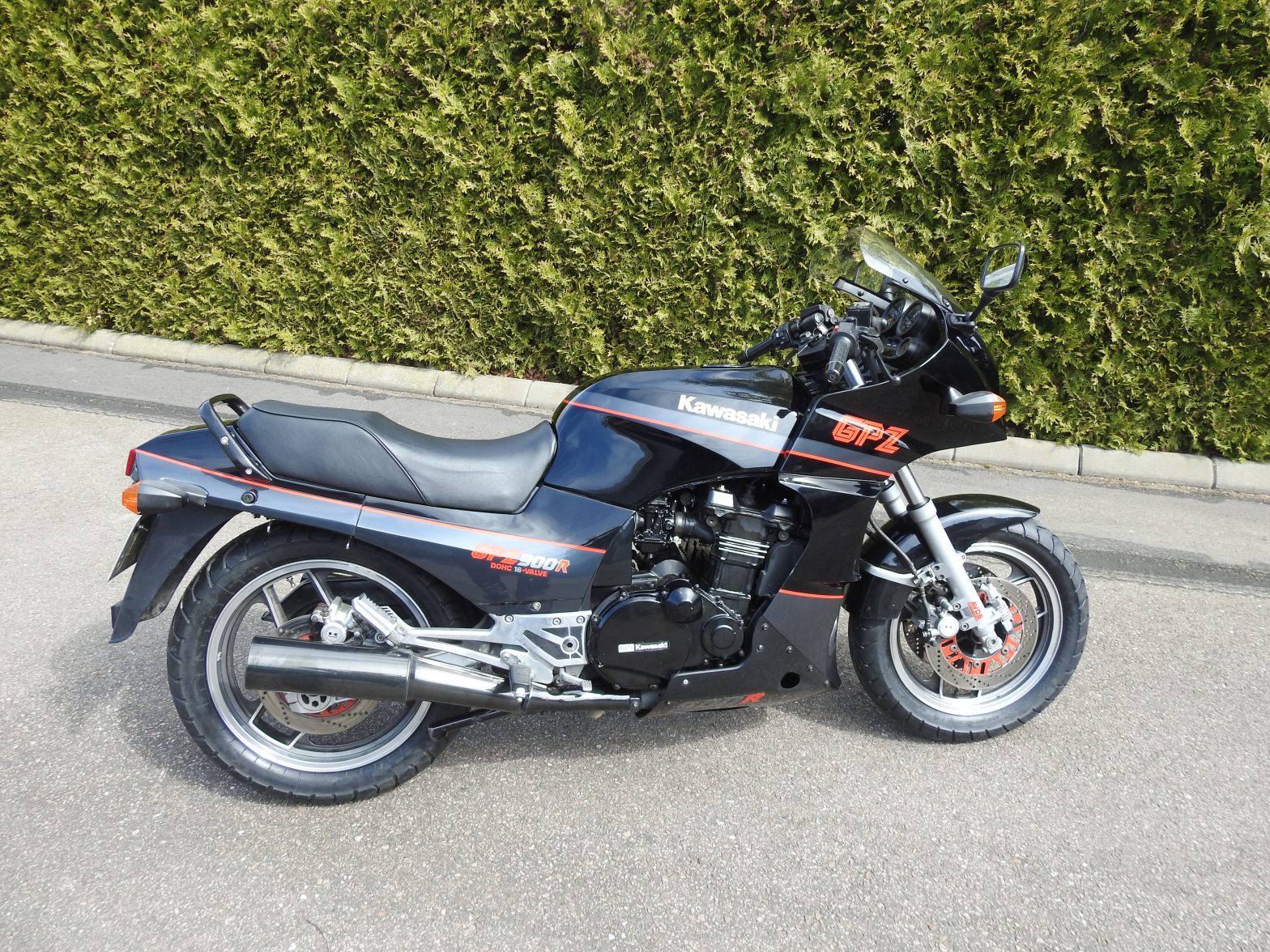 Kawasaki GPz 900R -88